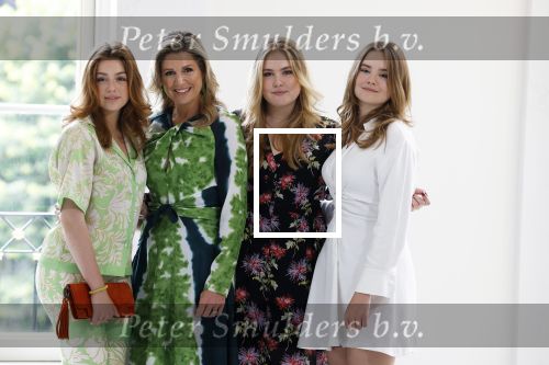 Den Haag 24 juni 2022
Het jaarlijkse fotouurtje in paleis Noordeinde. Aanwezig Koning Willem Alexander Koningin Maxima Prinses Amalia Prinses Alexia en Prinses Ariane