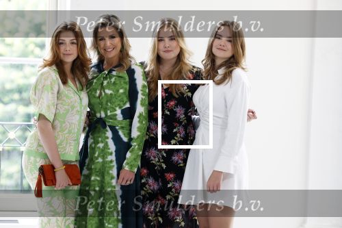Den Haag 24 juni 2022
Het jaarlijkse fotouurtje in paleis Noordeinde. Aanwezig Koning Willem Alexander Koningin Maxima Prinses Amalia Prinses Alexia en Prinses Ariane