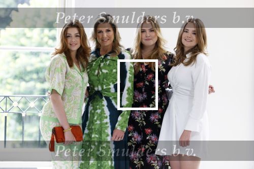 Den Haag 24 juni 2022
Het jaarlijkse fotouurtje in paleis Noordeinde. Aanwezig Koning Willem Alexander Koningin Maxima Prinses Amalia Prinses Alexia en Prinses Ariane