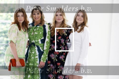 Den Haag 24 juni 2022
Het jaarlijkse fotouurtje in paleis Noordeinde. Aanwezig Koning Willem Alexander Koningin Maxima Prinses Amalia Prinses Alexia en Prinses Ariane