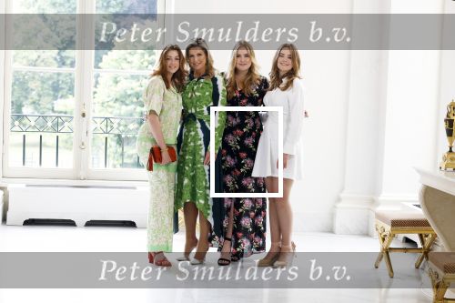 Den Haag 24 juni 2022
Het jaarlijkse fotouurtje in paleis Noordeinde. Aanwezig Koning Willem Alexander Koningin Maxima Prinses Amalia Prinses Alexia en Prinses Ariane
