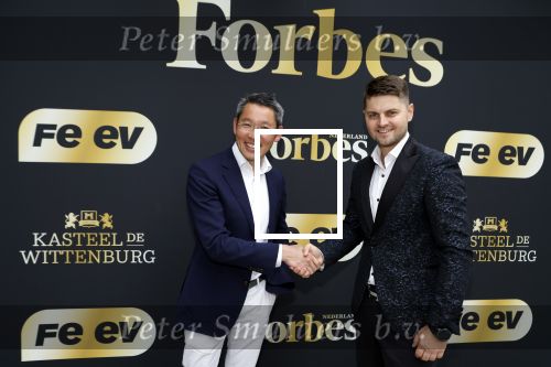 Wassenaar 6 juli 2022
Presentatie Forbes NL in samenwerking met FEEV op kasteel Wittenburg. Luiz Costa van Forbes Monaco en Forbes Nederland en Lase Hu
