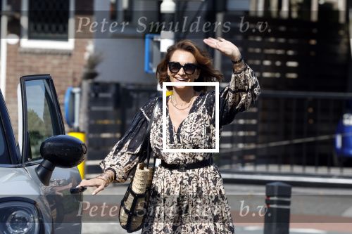 Huizen 19 juli 2022
Leontine Borsato bij de benzinepomp.