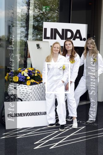 Amsterdam 14 juni 2022
Ontbijt georganisserd door Linda.nl en Victoria Koblenko met haar man Evgeniy Levchenko. Er is een aktie #bloemenvoorOekraine in het leven geroepen. Liv  promo team Linda