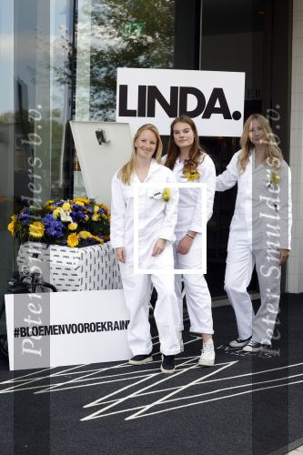 Amsterdam 14 juni 2022
Ontbijt georganisserd door Linda.nl en Victoria Koblenko met haar man Evgeniy Levchenko. Er is een aktie #bloemenvoorOekraine in het leven geroepen. Liv  promo team Linda