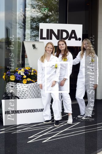 Amsterdam 14 juni 2022
Ontbijt georganisserd door Linda.nl en Victoria Koblenko met haar man Evgeniy Levchenko. Er is een aktie #bloemenvoorOekraine in het leven geroepen. Liv  promo team Linda