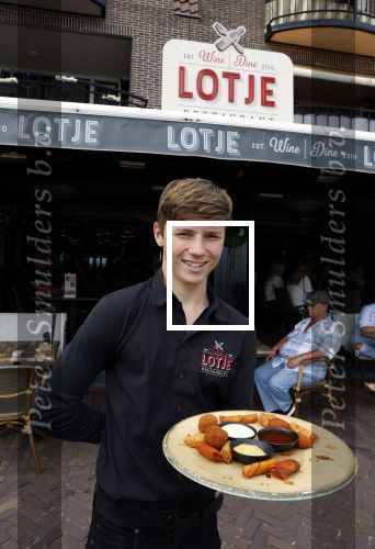 Volendam 30 juni 2022
CD presentatie bij Lotje van Edwin v Hoevelaak en zijn vriendin Natasja Poels . jan Keizer reikte de eerste cd uit.