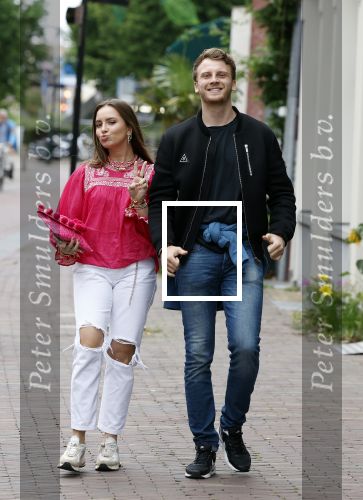 Alkmaar 7 juli 2022
Mary Borsato viert haar 77e verjaardag in eetcafe Pluim in Alkmaar.
Oa aanwezig Sylvana Borsato Romy Omtzigt Jacky Omtzigt Luca Borsato Jada Borsato Marco Borsato en Senna Borsato.