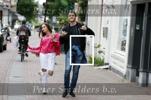 Alkmaar 7 juli 2022
Mary Borsato viert haar 77e verjaardag in eetcafe Pluim in Alkmaar.
Oa aanwezig Sylvana Borsato Romy Omtzigt Jacky Omtzigt Luca Borsato Jada Borsato Marco Borsato en Senna Borsato.