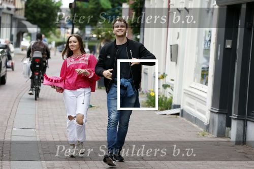 Alkmaar 7 juli 2022
Mary Borsato viert haar 77e verjaardag in eetcafe Pluim in Alkmaar.
Oa aanwezig Sylvana Borsato Romy Omtzigt Jacky Omtzigt Luca Borsato Jada Borsato Marco Borsato en Senna Borsato.