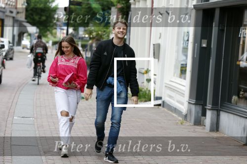 Alkmaar 7 juli 2022
Mary Borsato viert haar 77e verjaardag in eetcafe Pluim in Alkmaar.
Oa aanwezig Sylvana Borsato Romy Omtzigt Jacky Omtzigt Luca Borsato Jada Borsato Marco Borsato en Senna Borsato.