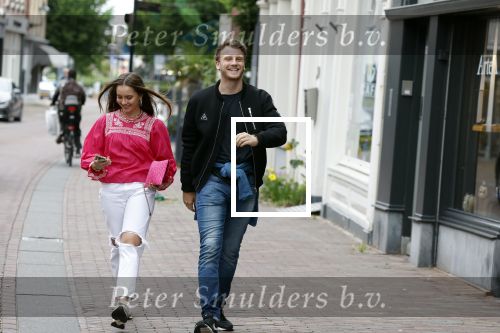 Alkmaar 7 juli 2022
Mary Borsato viert haar 77e verjaardag in eetcafe Pluim in Alkmaar.
Oa aanwezig Sylvana Borsato Romy Omtzigt Jacky Omtzigt Luca Borsato Jada Borsato Marco Borsato en Senna Borsato.