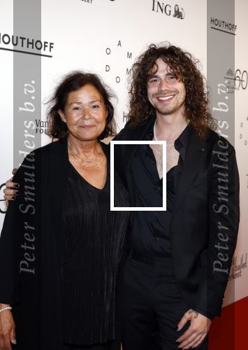 Amsterdam 30 juni 2022
60 jaar nationaal ballet in de stopera.
Lucas Hamming met zijn moeder