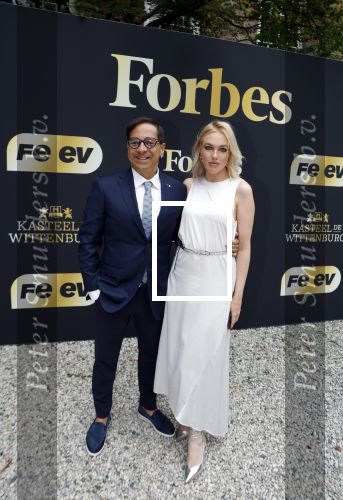 Wassenaar 6 juli 2022
Presentatie Forbes NL in samenwerking met FEEV op kasteel Wittenburg. Luiz Costa van Forbes Monaco en Forbes Nederland