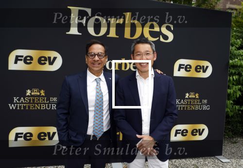 Wassenaar 6 juli 2022
Presentatie Forbes NL in samenwerking met FEEV op kasteel Wittenburg. Luiz Costa van Forbes Monaco en Forbes Nederland en Lase Hu