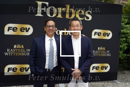 Wassenaar 6 juli 2022
Presentatie Forbes NL in samenwerking met FEEV op kasteel Wittenburg. Luiz Costa van Forbes Monaco en Forbes Nederland en Lase Hu