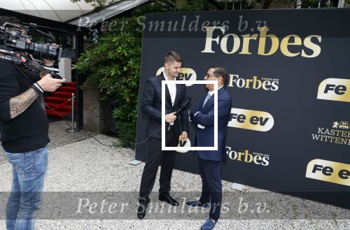 Wassenaar 6 juli 2022
Presentatie Forbes NL in samenwerking met FEEV op kasteel Wittenburg. Luiz Costa van Forbes Monaco en Forbes Nederland