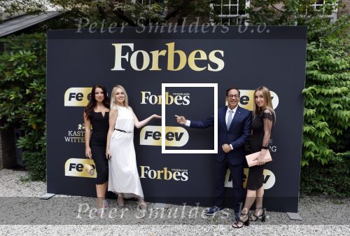 Wassenaar 6 juli 2022
Presentatie Forbes NL in samenwerking met FEEV op kasteel Wittenburg. Luiz Costa van Forbes Monaco en Forbes Nederland