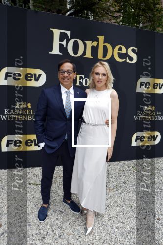Wassenaar 6 juli 2022
Presentatie Forbes NL in samenwerking met FEEV op kasteel Wittenburg. Luiz Costa van Forbes Monaco en Forbes Nederland