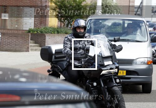 Alkmaar 14 juli 2022
Marco Borsato op zijn nieuwe Harley davidson Pan America 1250 Specoal Motor in de straten van Alkmaar .