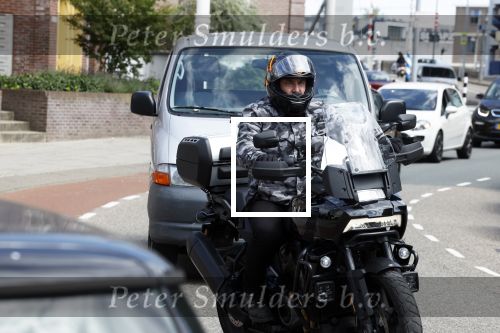 Alkmaar 14 juli 2022
Marco Borsato op zijn nieuwe Harley davidson Pan America 1250 Specoal Motor in de straten van Alkmaar .