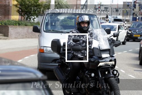 Alkmaar 14 juli 2022
Marco Borsato op zijn nieuwe Harley davidson Pan America 1250 Specoal Motor in de straten van Alkmaar .