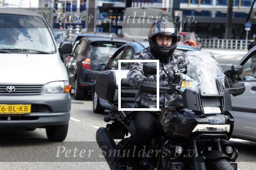 Alkmaar 14 juli 2022
Marco Borsato op zijn nieuwe Harley davidson Pan America 1250 Specoal Motor in de straten van Alkmaar .