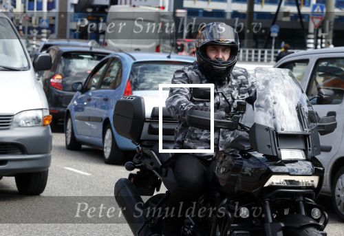 Alkmaar 14 juli 2022
Marco Borsato op zijn nieuwe Harley davidson Pan America 1250 Specoal Motor in de straten van Alkmaar .