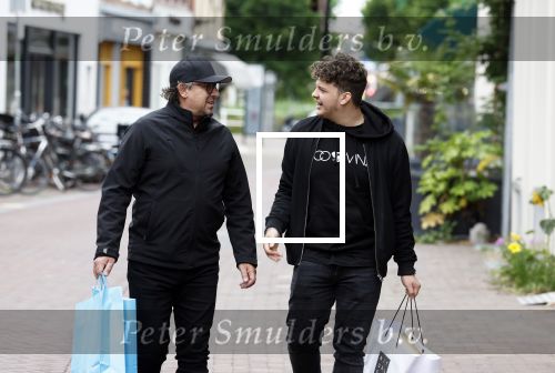 Alkmaar 7 juli 2022
Mary Borsato viert haar 77e verjaardag in eetcafe Pluim in Alkmaar.
Oa aanwezig Sylvana Borsato Romy Omtzigt Jacky Omtzigt Luca Borsato Jada Borsato Marco Borsato en Senna Borsato.