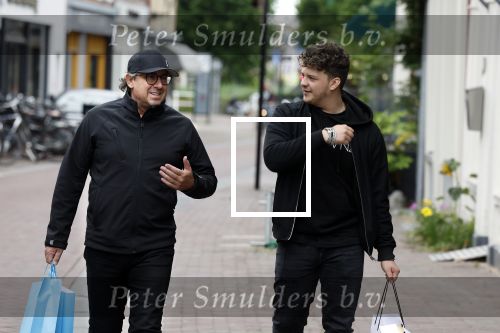 Alkmaar 7 juli 2022
Mary Borsato viert haar 77e verjaardag in eetcafe Pluim in Alkmaar.
Oa aanwezig Sylvana Borsato Romy Omtzigt Jacky Omtzigt Luca Borsato Jada Borsato Marco Borsato en Senna Borsato.