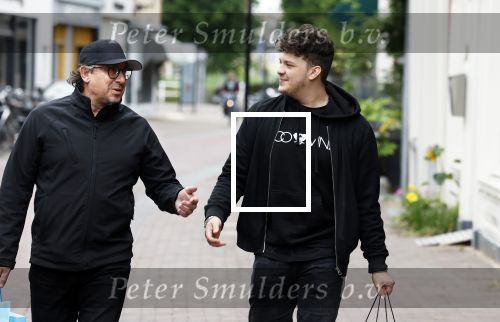 Alkmaar 7 juli 2022
Mary Borsato viert haar 77e verjaardag in eetcafe Pluim in Alkmaar.
Oa aanwezig Sylvana Borsato Romy Omtzigt Jacky Omtzigt Luca Borsato Jada Borsato Marco Borsato en Senna Borsato.