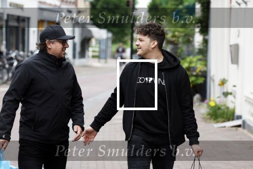 Alkmaar 7 juli 2022
Mary Borsato viert haar 77e verjaardag in eetcafe Pluim in Alkmaar.
Oa aanwezig Sylvana Borsato Romy Omtzigt Jacky Omtzigt Luca Borsato Jada Borsato Marco Borsato en Senna Borsato.
