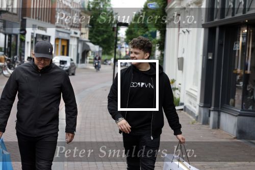 Alkmaar 7 juli 2022
Mary Borsato viert haar 77e verjaardag in eetcafe Pluim in Alkmaar.
Oa aanwezig Sylvana Borsato Romy Omtzigt Jacky Omtzigt Luca Borsato Jada Borsato Marco Borsato en Senna Borsato.