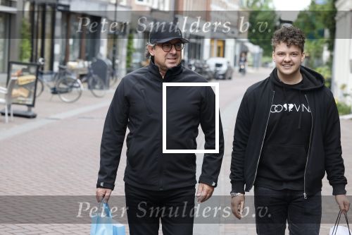 Alkmaar 7 juli 2022
Mary Borsato viert haar 77e verjaardag in eetcafe Pluim in Alkmaar.
Oa aanwezig Sylvana Borsato Romy Omtzigt Jacky Omtzigt Luca Borsato Jada Borsato Marco Borsato en Senna Borsato.