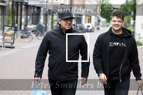 Alkmaar 7 juli 2022
Mary Borsato viert haar 77e verjaardag in eetcafe Pluim in Alkmaar.
Oa aanwezig Sylvana Borsato Romy Omtzigt Jacky Omtzigt Luca Borsato Jada Borsato Marco Borsato en Senna Borsato.