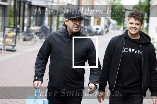 Alkmaar 7 juli 2022
Mary Borsato viert haar 77e verjaardag in eetcafe Pluim in Alkmaar.
Oa aanwezig Sylvana Borsato Romy Omtzigt Jacky Omtzigt Luca Borsato Jada Borsato Marco Borsato en Senna Borsato.