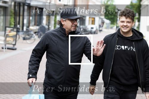 Alkmaar 7 juli 2022
Mary Borsato viert haar 77e verjaardag in eetcafe Pluim in Alkmaar.
Oa aanwezig Sylvana Borsato Romy Omtzigt Jacky Omtzigt Luca Borsato Jada Borsato Marco Borsato en Senna Borsato.