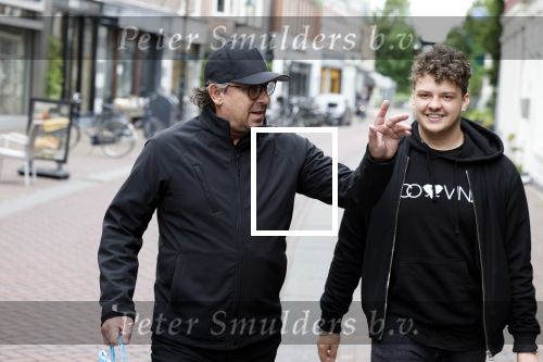 Alkmaar 7 juli 2022
Mary Borsato viert haar 77e verjaardag in eetcafe Pluim in Alkmaar.
Oa aanwezig Sylvana Borsato Romy Omtzigt Jacky Omtzigt Luca Borsato Jada Borsato Marco Borsato en Senna Borsato.