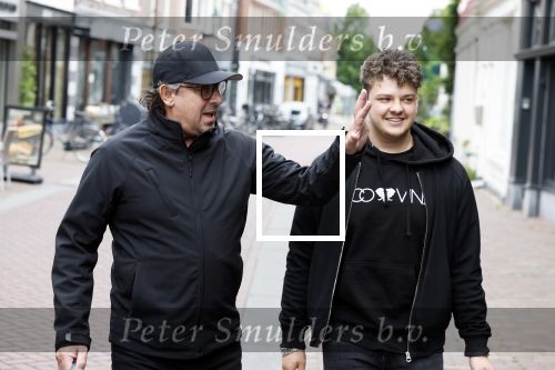 Alkmaar 7 juli 2022
Mary Borsato viert haar 77e verjaardag in eetcafe Pluim in Alkmaar.
Oa aanwezig Sylvana Borsato Romy Omtzigt Jacky Omtzigt Luca Borsato Jada Borsato Marco Borsato en Senna Borsato.