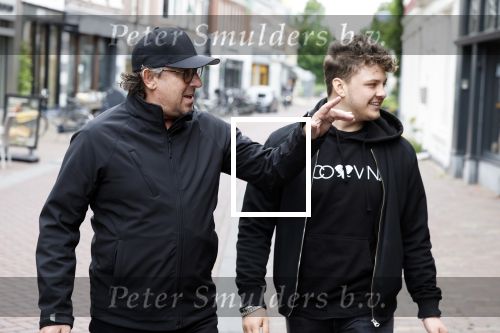 Alkmaar 7 juli 2022
Mary Borsato viert haar 77e verjaardag in eetcafe Pluim in Alkmaar.
Oa aanwezig Sylvana Borsato Romy Omtzigt Jacky Omtzigt Luca Borsato Jada Borsato Marco Borsato en Senna Borsato.