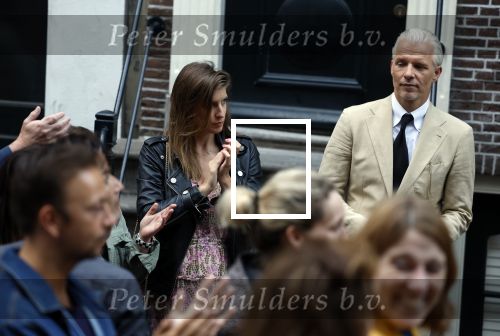 Amsterdam 6 juli 2022
Precies 1 jaar geleden werd op deze plek Peter R de Vries neergeschoten. De redaktie en presentatoren van RTL Boulevard leggen een witte roos neer . OA aanwezig Georgette Schlick Peter v d Vorst Sven Sauve Marieke Elsinga Vivienne v d Assem Aran Bade Jeroen Kijk in de Vegte Arno Kantelberg Eveline Stallaart Clarice Stenger Leon de Ruyter Dries Roelvink en Tim Oliehoek .