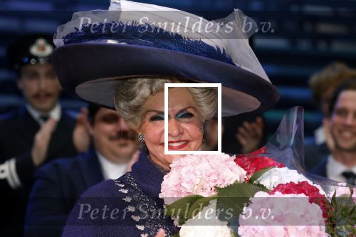 Amsterdam 12 juli 2022
Mariska v Kolck wordt na voorstelling de titanic in het nieuwe delamar theater gehuldigd door Hans Cornelisse ivm haar 25 jarig musical leven..