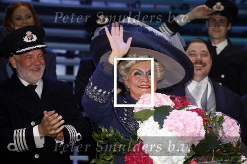 Amsterdam 12 juli 2022
Mariska v Kolck wordt na voorstelling de titanic in het nieuwe delamar theater gehuldigd door Hans Cornelisse ivm haar 25 jarig musical leven..