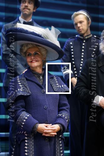 Amsterdam 12 juli 2022
Mariska v Kolck wordt na voorstelling de titanic in het nieuwe delamar theater gehuldigd door Hans Cornelisse ivm haar 25 jarig musical leven..