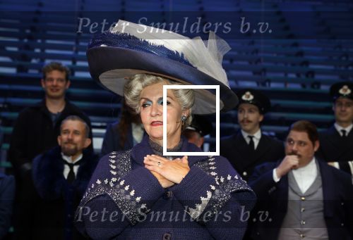 Amsterdam 12 juli 2022
Mariska v Kolck wordt na voorstelling de titanic in het nieuwe delamar theater gehuldigd door Hans Cornelisse ivm haar 25 jarig musical leven..