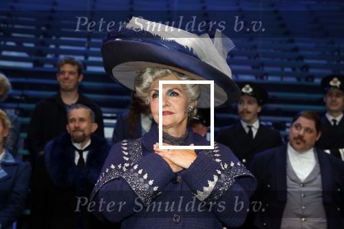 Amsterdam 12 juli 2022
Mariska v Kolck wordt na voorstelling de titanic in het nieuwe delamar theater gehuldigd door Hans Cornelisse ivm haar 25 jarig musical leven..