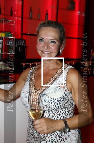 Amsterdam 12 juli 2022
Mariska v Kolck wordt na voorstelling de titanic in het nieuwe delamar theater gehuldigd door Hans Cornelisse ivm haar 25 jarig musical leven..