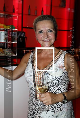 Amsterdam 12 juli 2022
Mariska v Kolck wordt na voorstelling de titanic in het nieuwe delamar theater gehuldigd door Hans Cornelisse ivm haar 25 jarig musical leven..
