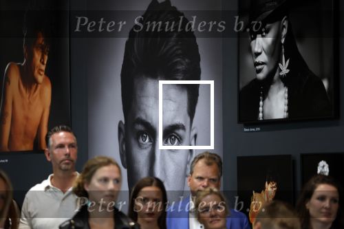 Hilversum 25 juni 2022
Opening expositie William Rutten in het foto museum in Hilversum. Humberto Tan doet de officiele opening. Mart Hoogkamer