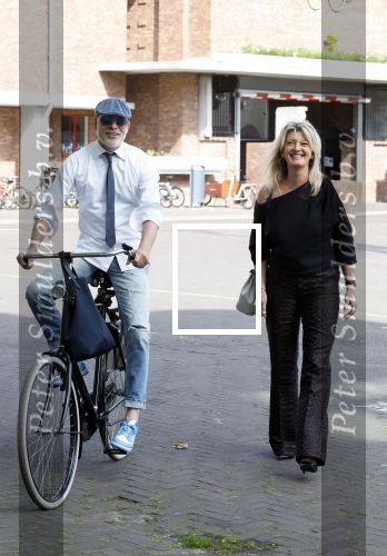Amsterdam 14 juni 2022
Ontbijt georganisserd door Linda.nl en Victoria Koblenko met haar man Evgeniy Levchenko. Er is een aktie #bloemenvoorOekraine in het leven geroepen. Mart Visser en Karin Dijksman